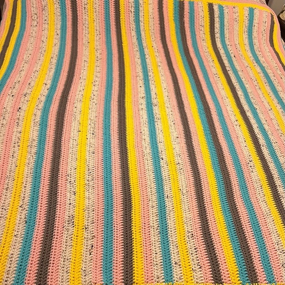 Knit Handmade small size blanket - Picture 4 of 7